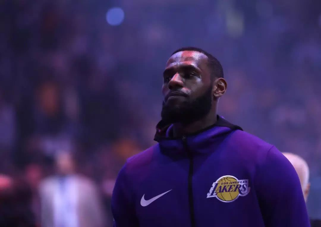 NBA最佳阵容公布：詹姆斯入选,（NBA最佳阵容出炉，詹姆斯上榜）