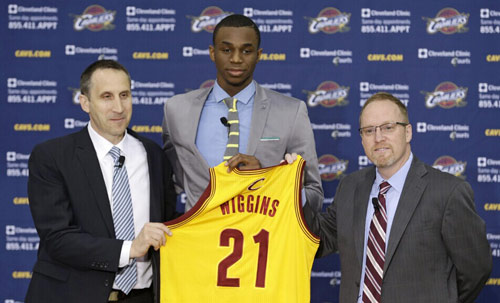 足球联赛积分榜最新动态（足球联赛积分榜即时更新）