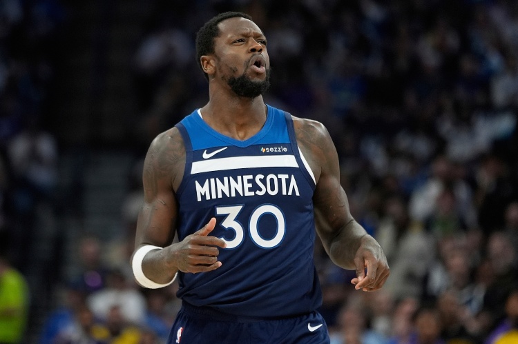 父亲：圣地亚哥从未讨论过离开的可能性，他在米兰很开心（父亲：圣地亚哥无意离队，他在米兰过得很快乐）