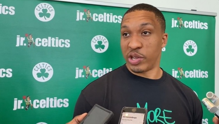 徐阳：邵佳一的融合与沟通能力强；希望更多年轻教练挺身而出（徐阳称邵佳一融合与沟通出色，盼更多年轻教练挺身而出）