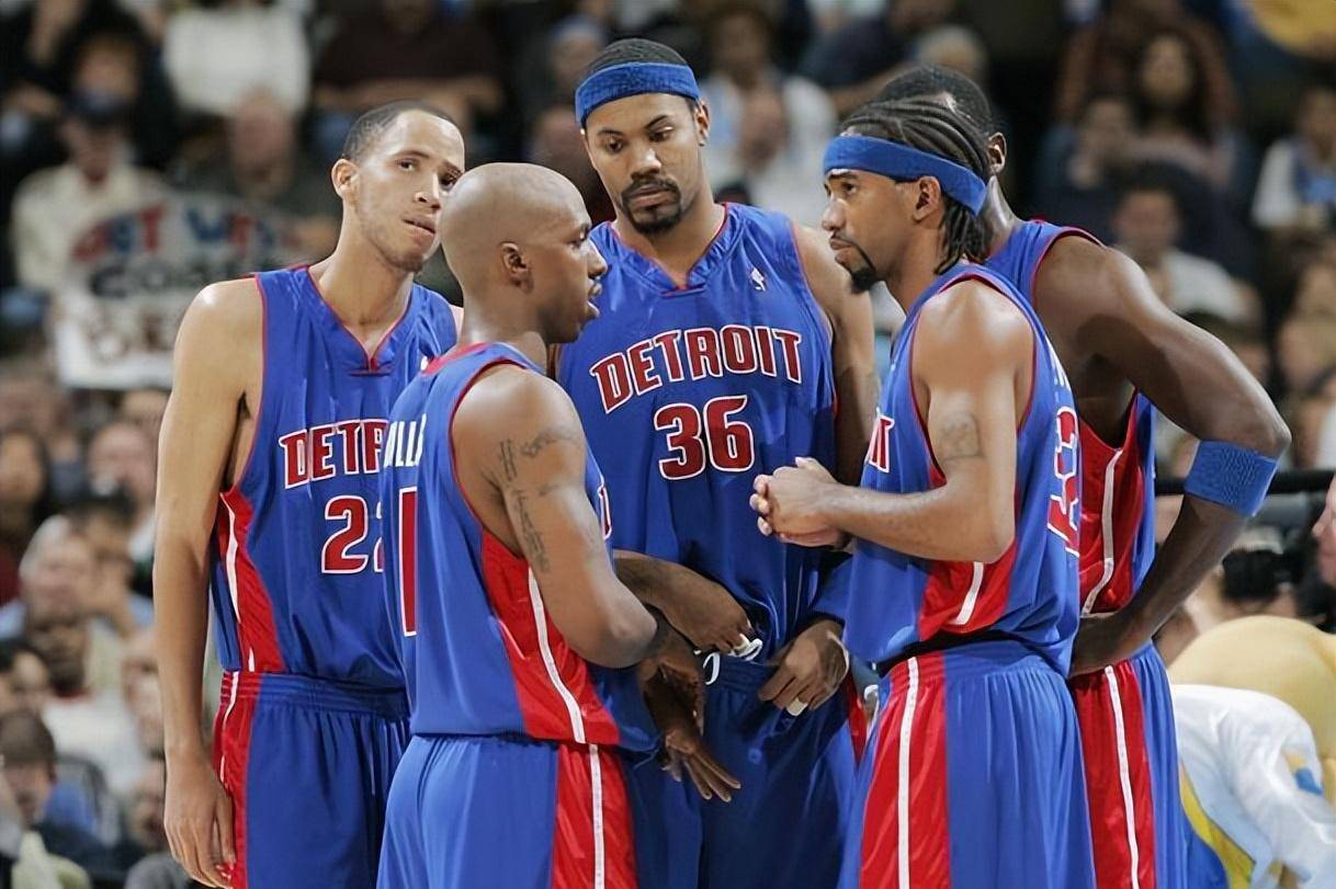 亚历山大三节12中10轻取33分，连续95场拿到20+（亚历山大三节12投10中轰33分，连续95场斩获20+）